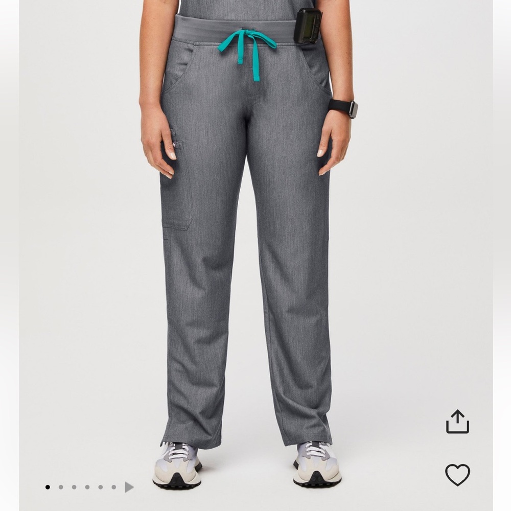 Figs Scrubs Women’s Graphite Gray Kade Cargo Scrub Pant